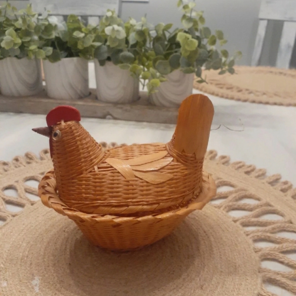 Wicker chicken